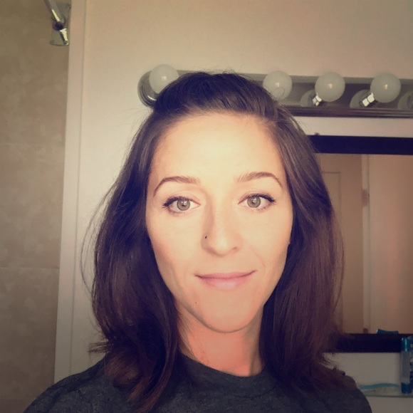 Meet your Posher, Carissa - Picture 1 of 9